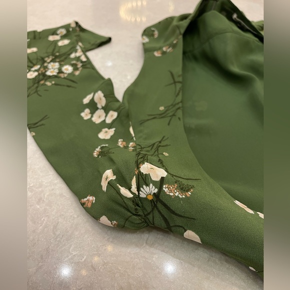 Reformation Persis Dress in Lomita Green Floral Mockneck Long Sleeve Size 2 - Picture 15 of 16